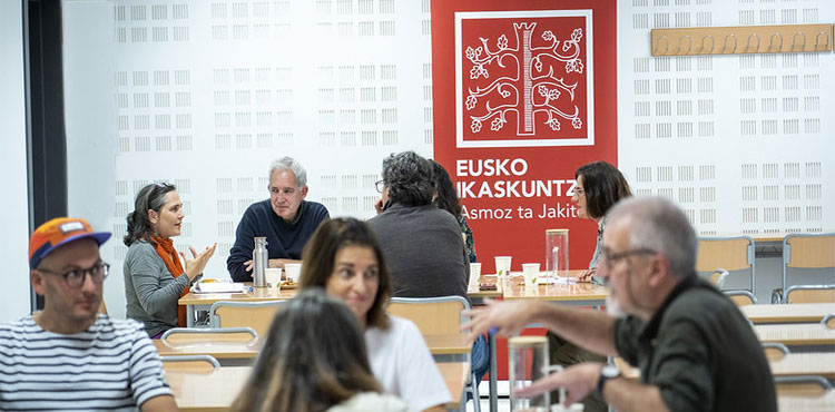 Basque identity(ies) in the 21st century: contrast phase of the results