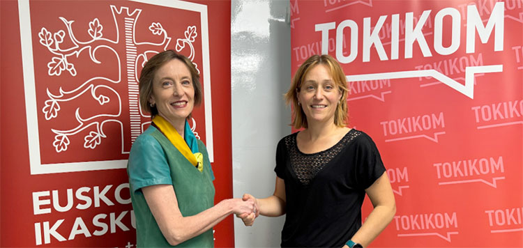 Eusko Ikaskuntza y TOKIKOM firman un convenio de colaboración para "socializar los temas que afectan a la situación sociocultural"