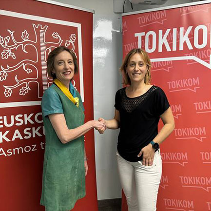Eusko Ikaskuntza y TOKIKOM firman un convenio de colaboración