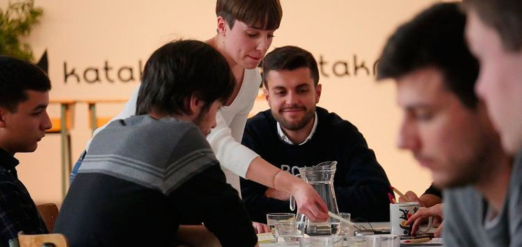 Gazte Agora, batzen diren norabidean