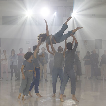 EzBERDIN BERDINAK: art, identity, and emotion on stage