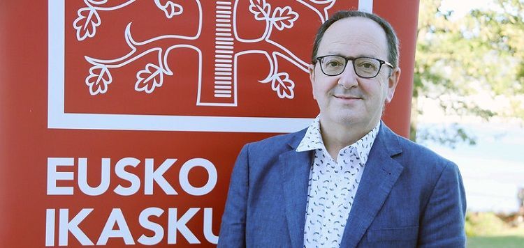  Jon Bag&uuml;esekin solasean